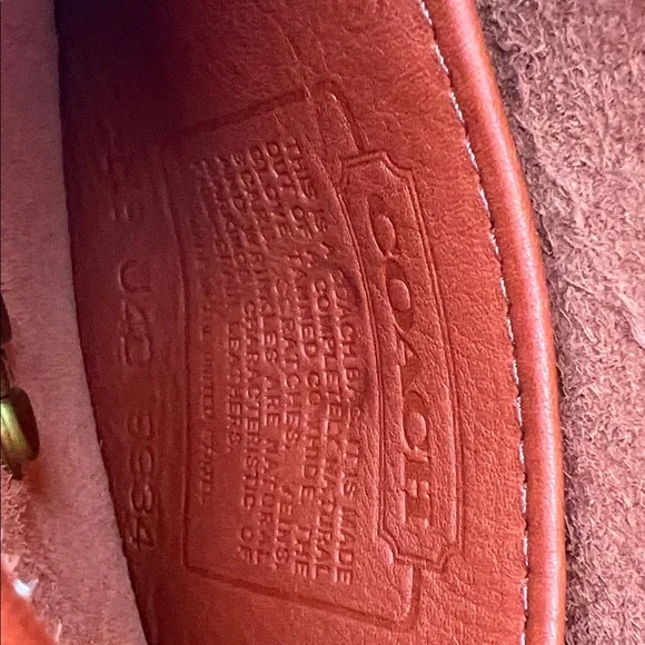 Vintage COACH Mini Everett Crossbody Leather Bag (RARE COLOR) - Picture 8 of 10